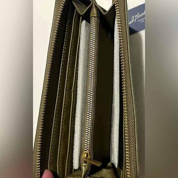 Universal Thread Olive Green Wallet with Gold Zipper Accents New with Tags NWT - Picture 7 of 14